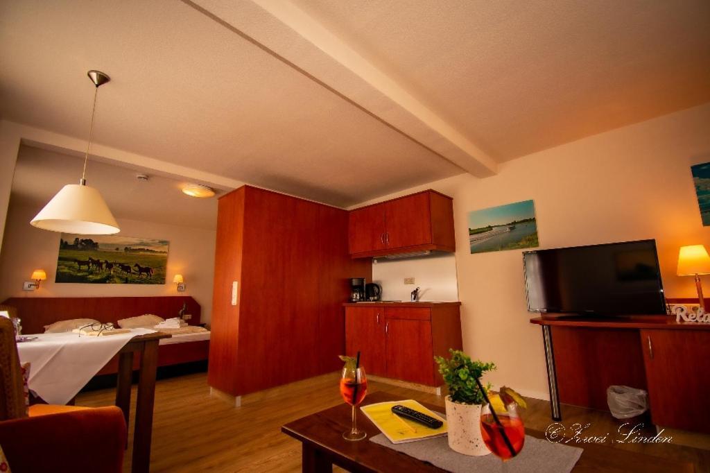 Hotel Zwei Linden - Links Der Elbe - Niedersachsen Balje Eksteriør billede